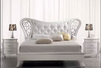 Кровать с мягким изголовьем и резными вставками Deco